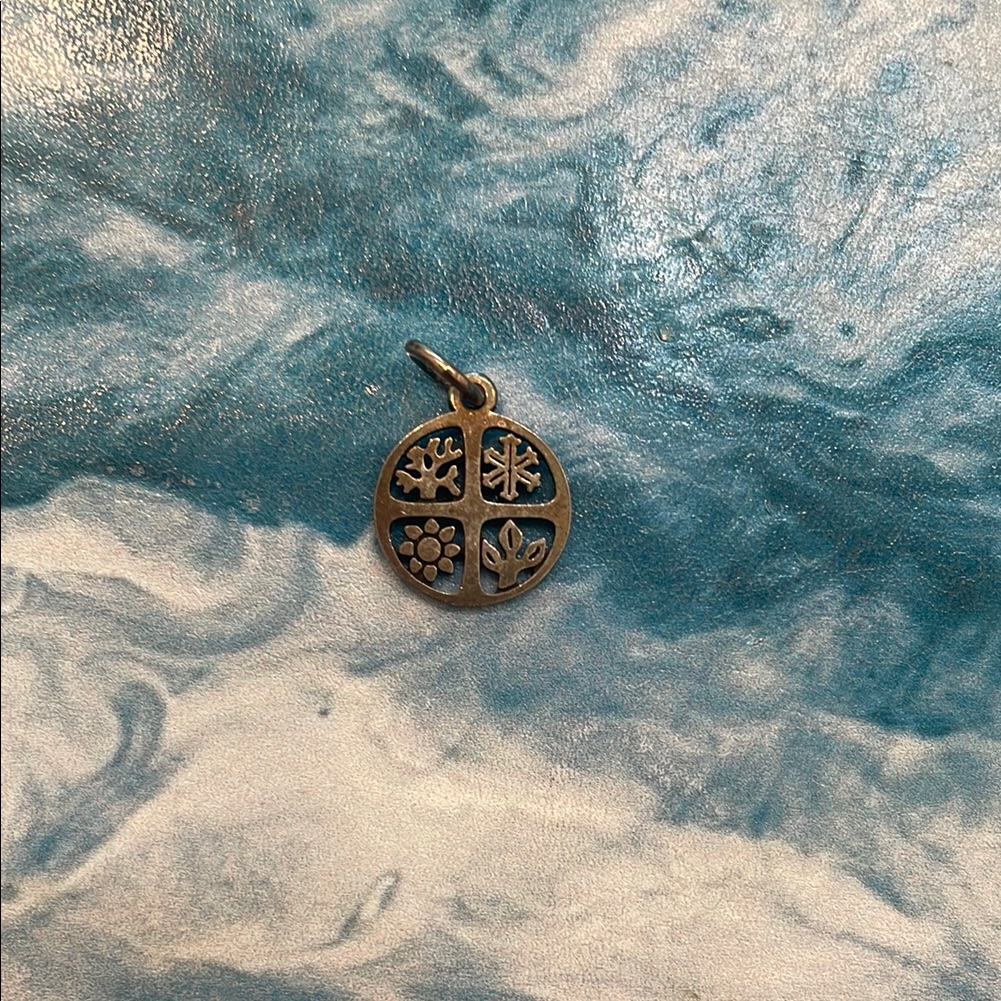 Retired Silver James Avery Pendant (4 Seasons)
